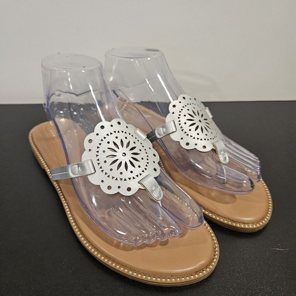 NWOT Kensie Maurlee Thong Sandals Flats Size 7 Silver Gray